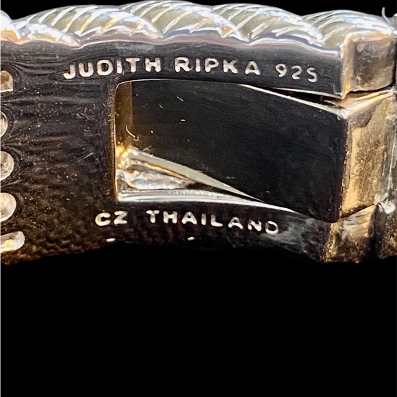 Judith Ripka, sterling silver cuffed hinged bracelet with diamonique sparkle - Picture 6 of 9